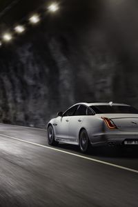 Превью обои jaguar xj, jaguar, движение, скорость, белый