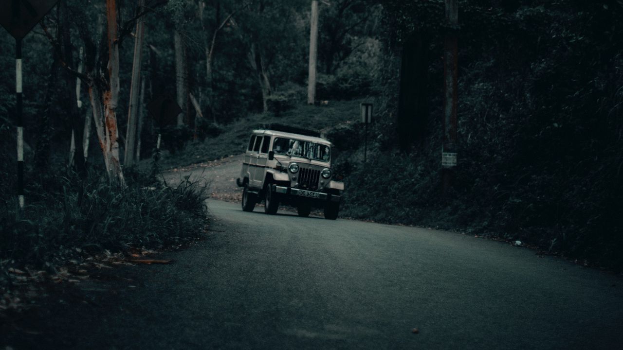 Обои jeep, автомобиль, внедорожник, серый, старый, дорога