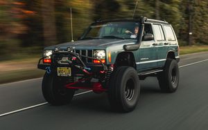 Превью обои jeep cherokee, jeep, автомобиль, внедорожник, дорога, скорость