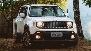 Превью обои jeep renegade, jeep, автомобиль, внедорожник, белый, деревья