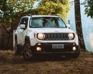 Превью обои jeep renegade, jeep, автомобиль, внедорожник, белый, деревья