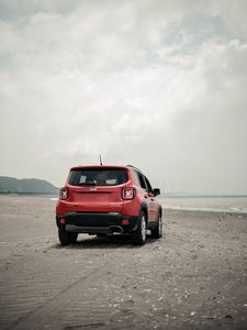 Превью обои jeep renegade, jeep, внедорожник, красный, вид сзади, пляж, бездорожье