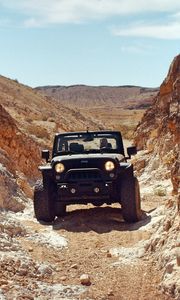 Превью обои jeep, внедорожник, скалы, пустыня