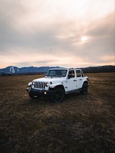 Превью обои jeep wrangler, jeep, автомобиль, фары, белый