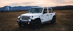 Превью обои jeep wrangler, jeep, автомобиль, фары, белый