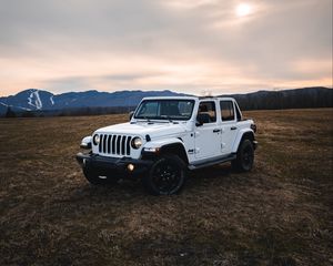 Превью обои jeep wrangler, jeep, автомобиль, фары, белый