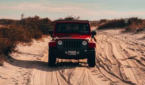 Превью обои jeep wrangler, jeep, автомобиль, внедорожник, красный, песок