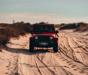 Превью обои jeep wrangler, jeep, автомобиль, внедорожник, красный, песок