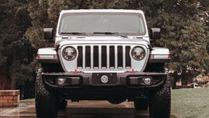 Превью обои jeep wrangler, jeep, автомобиль, внедорожник, серый, вид спереди