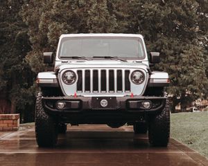 Превью обои jeep wrangler, jeep, автомобиль, внедорожник, серый, вид спереди