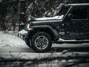 Превью обои jeep wrangler, jeep, автомобиль, внедорожник, черный, снег
