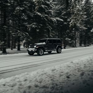 Превью обои jeep wrangler, jeep, автомобиль, внедорожник, черный, дорога, снег