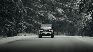 Превью обои jeep wrangler, jeep, автомобиль, внедорожник, черный, снег, дорога