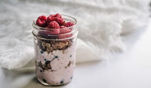Превью обои йогурт, малина, орехи