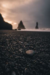 Превью обои камень, пляж, закат, скалы