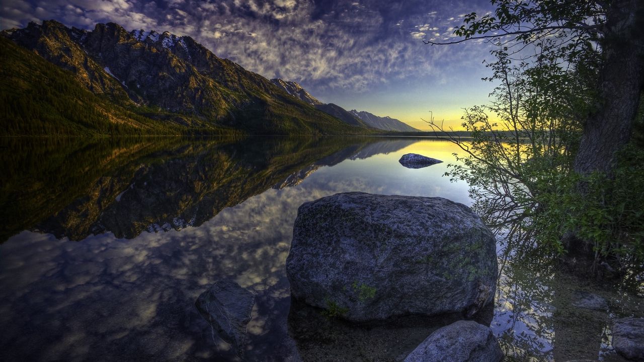 Обои камень, серый, горы, отражение, озеро