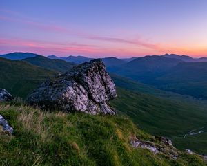 Превью обои камень, склон, трава, долина, горы