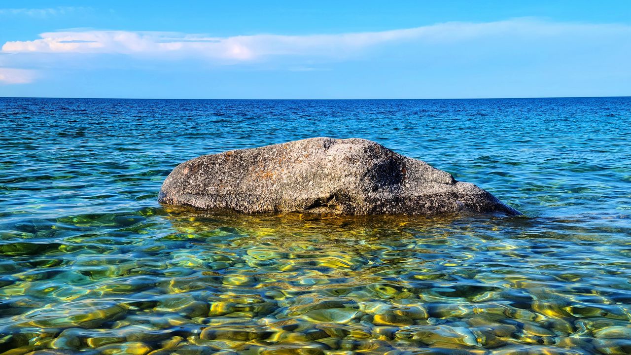 Черного моря камни в воде