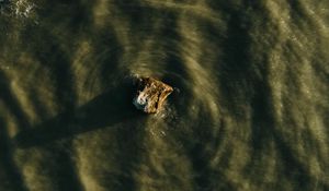 Превью обои камень, вода, волны, вид сверху, волнистый, рябь