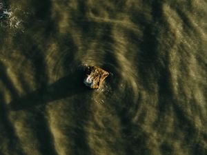 Превью обои камень, вода, волны, вид сверху, волнистый, рябь