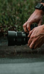 Превью обои камера, объектив, руки, фотограф