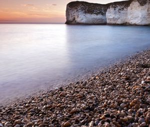 Превью обои камешки, скала, море, гладь, берег