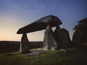 Превью обои камни, арка, скалы, каменный, звездное небо, ночь