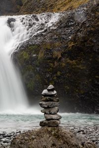Превью обои камни, баланс, водопад, природа, пейзаж