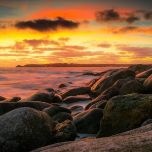 Превью обои камни, берег, море, небо, природа