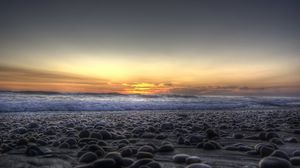 Превью обои камни, берег, пляж, волна, песок, вечер, закат