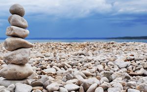 Превью обои камни, берег, пляж, фигура