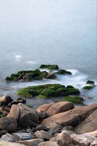 Превью обои камни, мох, вода, волны, природа