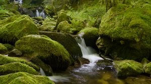 Превью обои камни, мох, зелень, водопад, река, природа