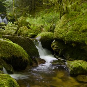 Превью обои камни, мох, зелень, водопад, река, природа