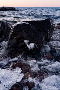 Превью обои камни, море, горизонт, лед, побережье