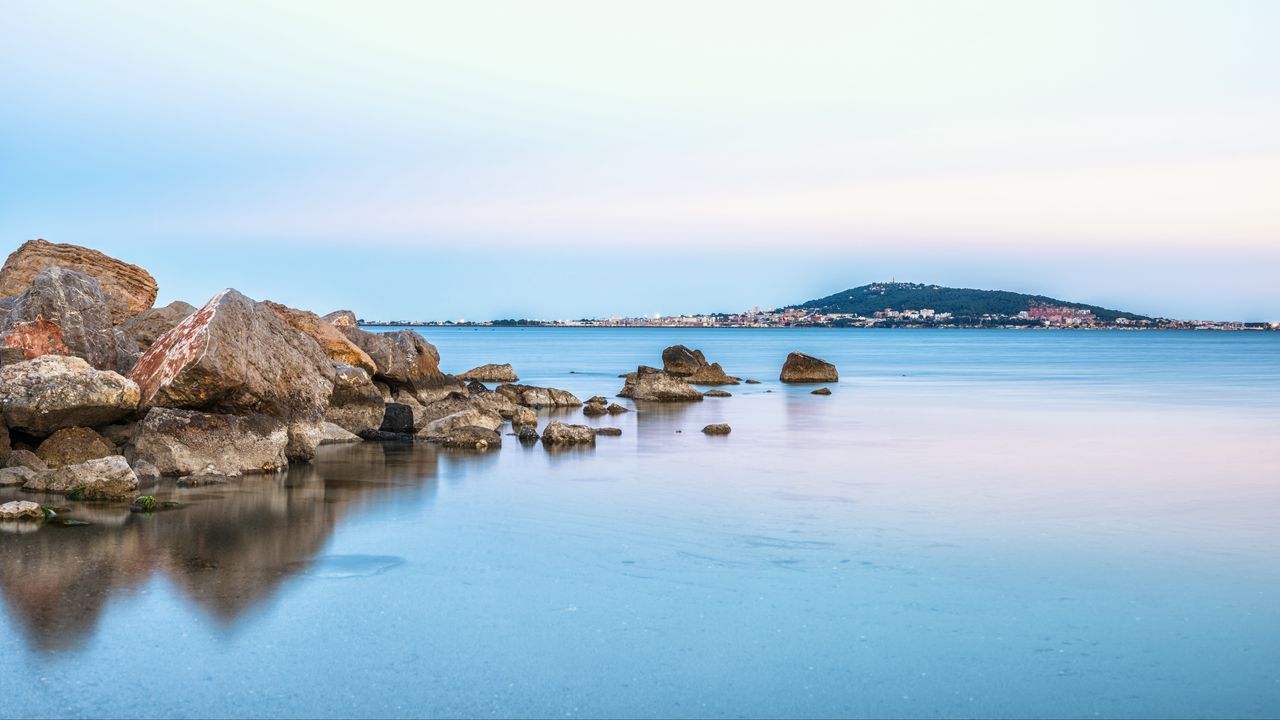 Обои камни, море, отражение, природа