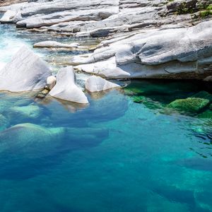 Превью обои камни, море, подводный, природа