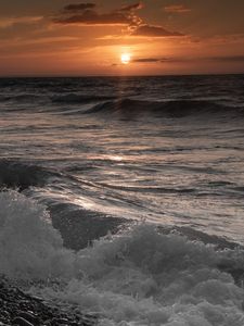 Превью обои камни, пляж, море, солнце, закат