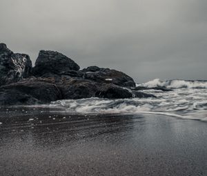 Превью обои камни, пляж, волны, море, песок