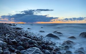 Превью обои камни, побережье, галька, море, небо