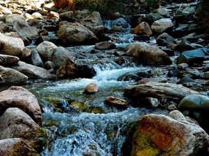 Превью обои камни, река, напор, небо