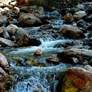 Превью обои камни, река, напор, небо