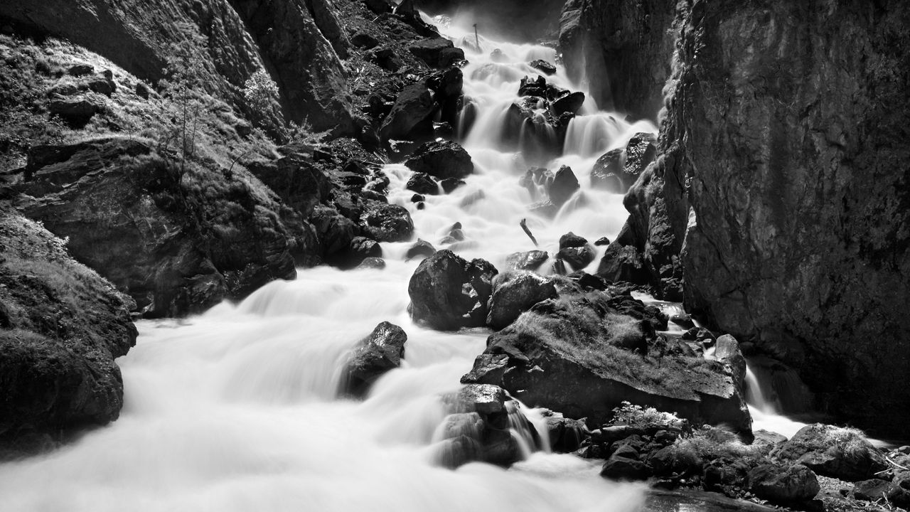 Обои камни, река, природа, черно-белый