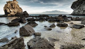 Превью обои камни, скалы, булыжники, глыбы, вода, прозрачная, дно