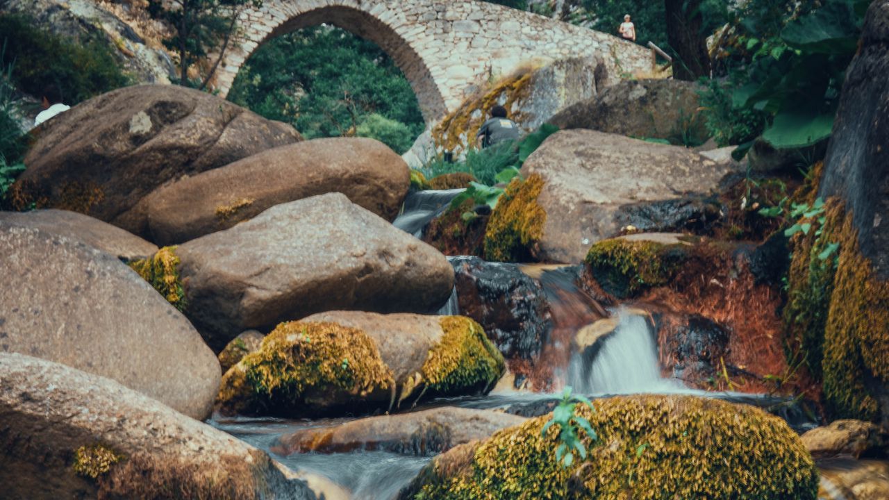 Обои камни, скалы, река, мост, вода
