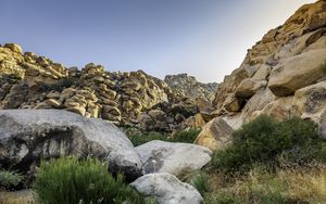 Превью обои камни, скалы, трава, небо