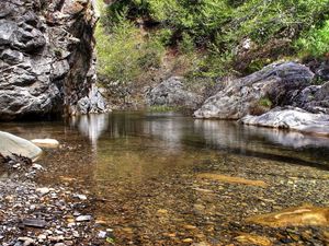 Превью обои камни, скалы, вода, прозрачная