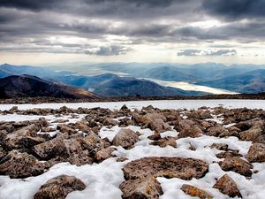 Превью обои камни, снег, даль