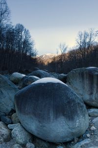 Превью обои камни, снег, гора, деревья, природа