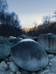 Превью обои камни, снег, гора, деревья, природа